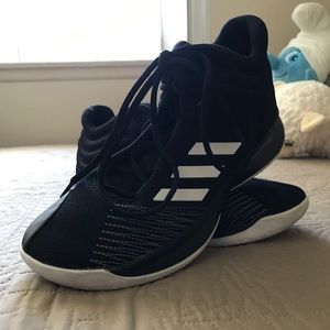 Basketball shoes size 7